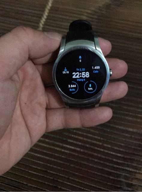 Đồng hồ thông minh smartwatch Verizon Wear24 wear OS hàng đã qua sử dụng màu bạc