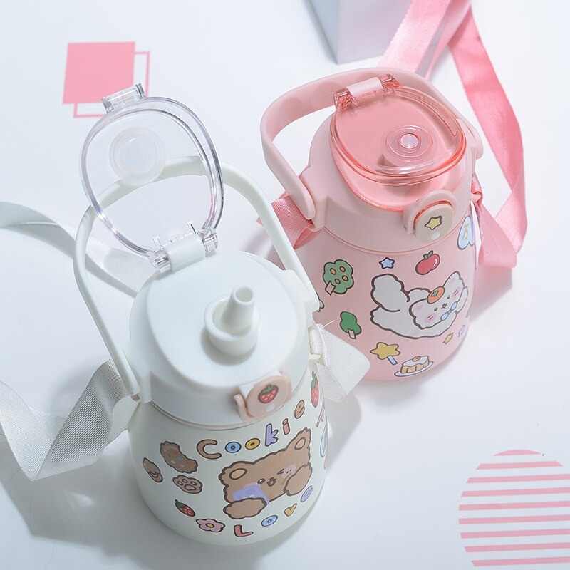 Bình đựng nước giữ nhiệt 850ml có ống hút và dây đeo cực cute