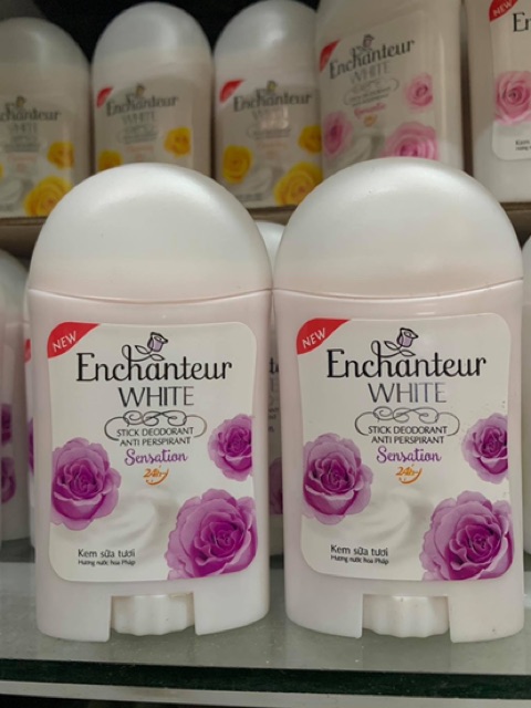 Sáp khử mùi Enchanteur có 4 mầu