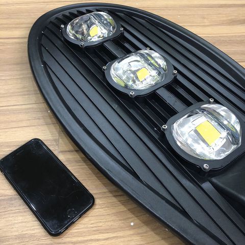 ĐÈN ĐƯỜNG HÌNH CHIẾC LÁ CÔNG SUẤT 150W