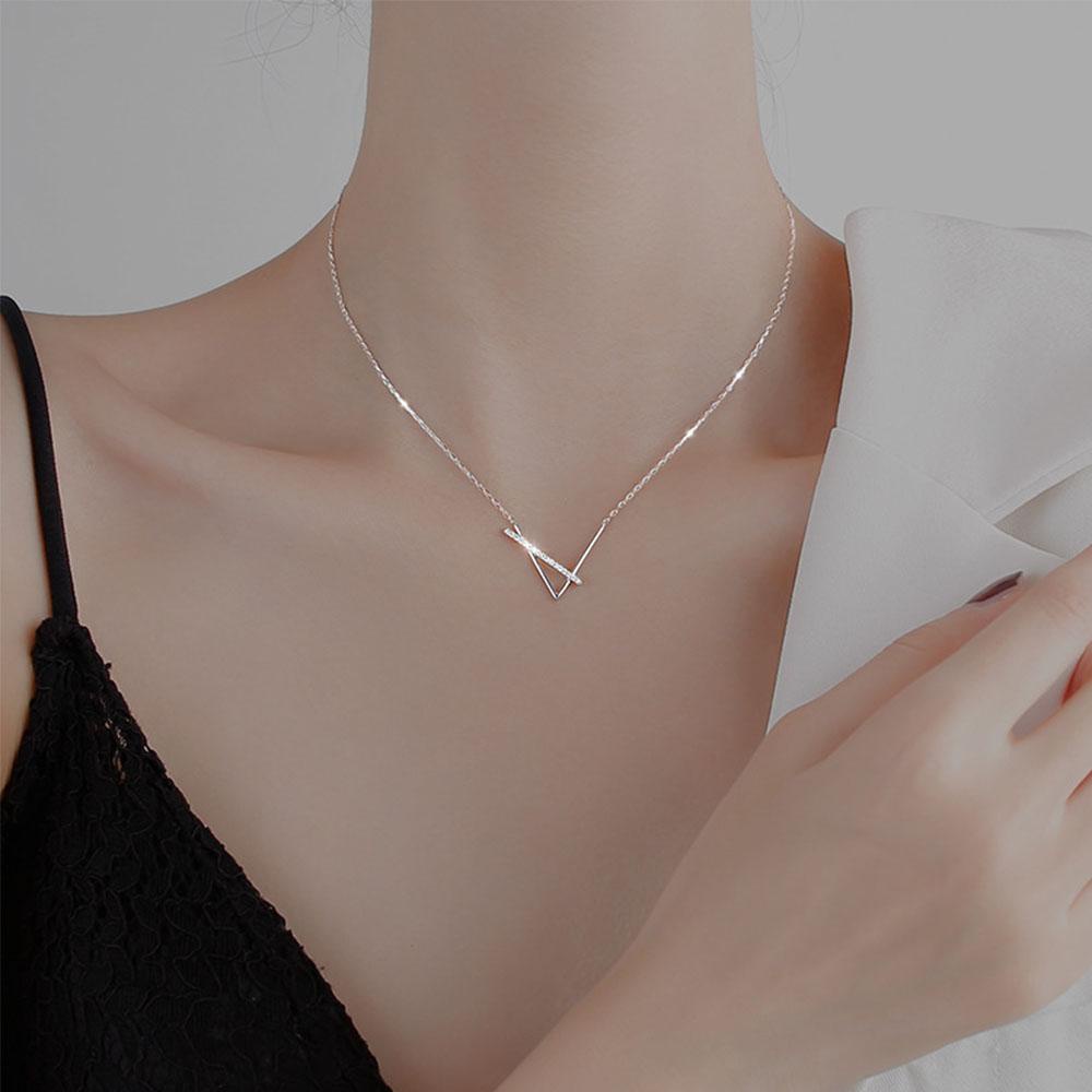Vòng Cổ Choker Mặt Chữ V Lấp Lánh Thời Trang