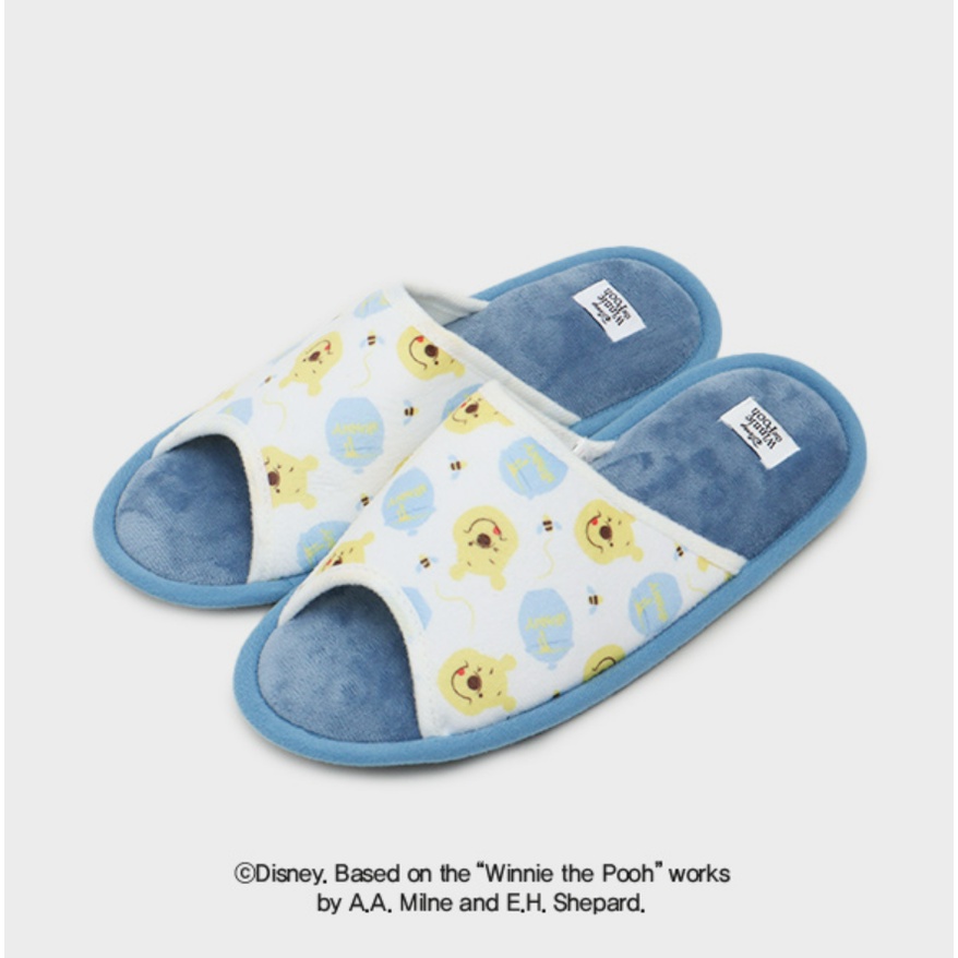 DAISO Giày Winnie The Pooh Phong Cách Hàn Quốc Hiện Có 2 Màu