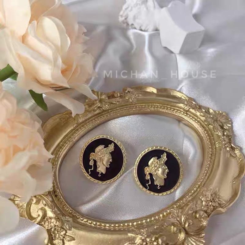 Hoa tai họa tiết cá tính