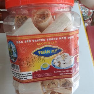 Đặc sản Nam Định kẹo dồi lạc