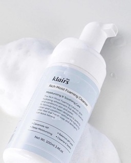 Sữa rửa mặt Rich Moist Foaming Cleanser
