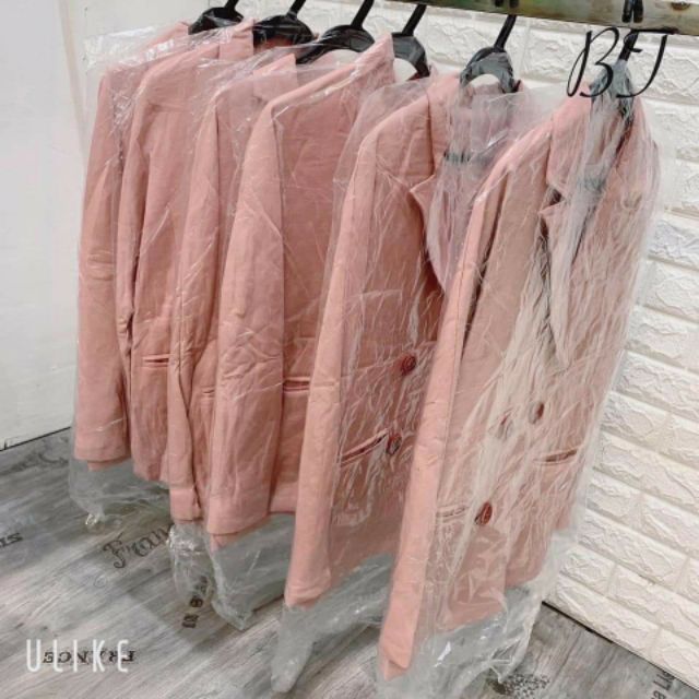 Áo vest hồng khuy nổi nữ tính | BigBuy360 - bigbuy360.vn