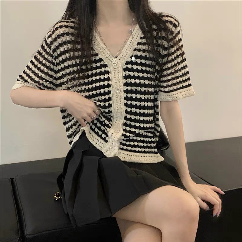 Áo len lưới tay ngắn cổ tim khuy cài