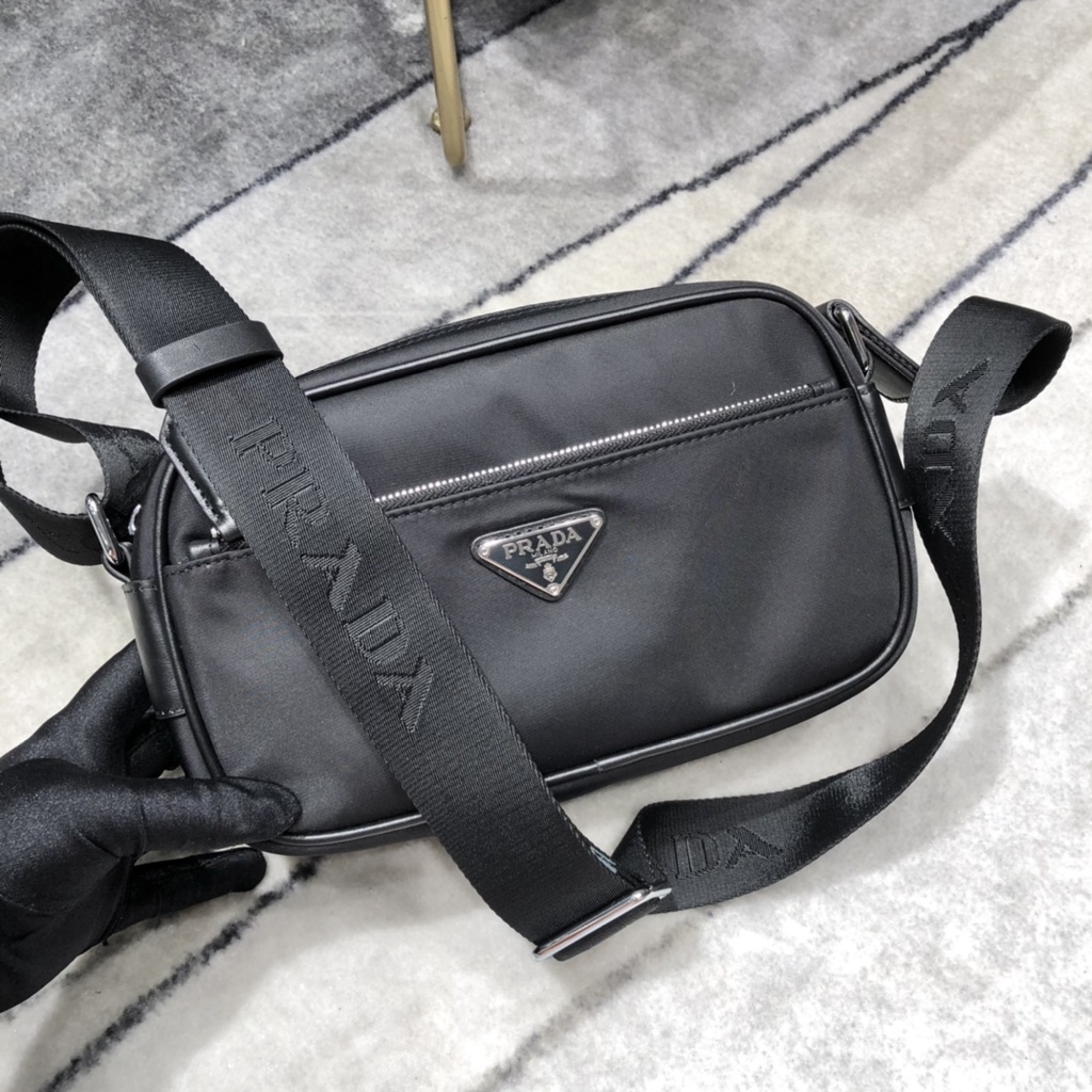 Túi đeo chéo nhỏ nhắn prada PD có dây đeo tùy chỉnh