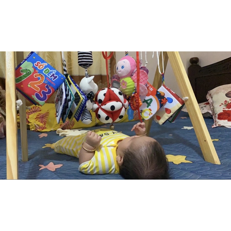 Sách vải cho bé, song ngữ kích thích đa giác quan Pipo [Kích thước 12x12cm, 8 mặt, an toàn tuyệt đối cho bé]