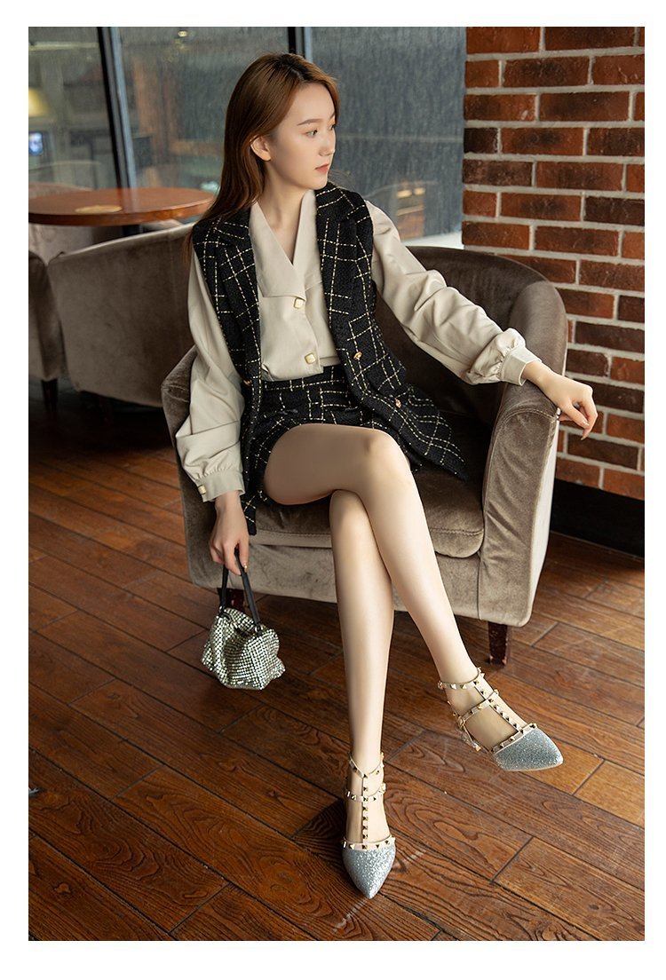 Giày Xăng Đan Gót Thấp Đính Đinh Tán Cá Tính Cho Nữ | BigBuy360 - bigbuy360.vn