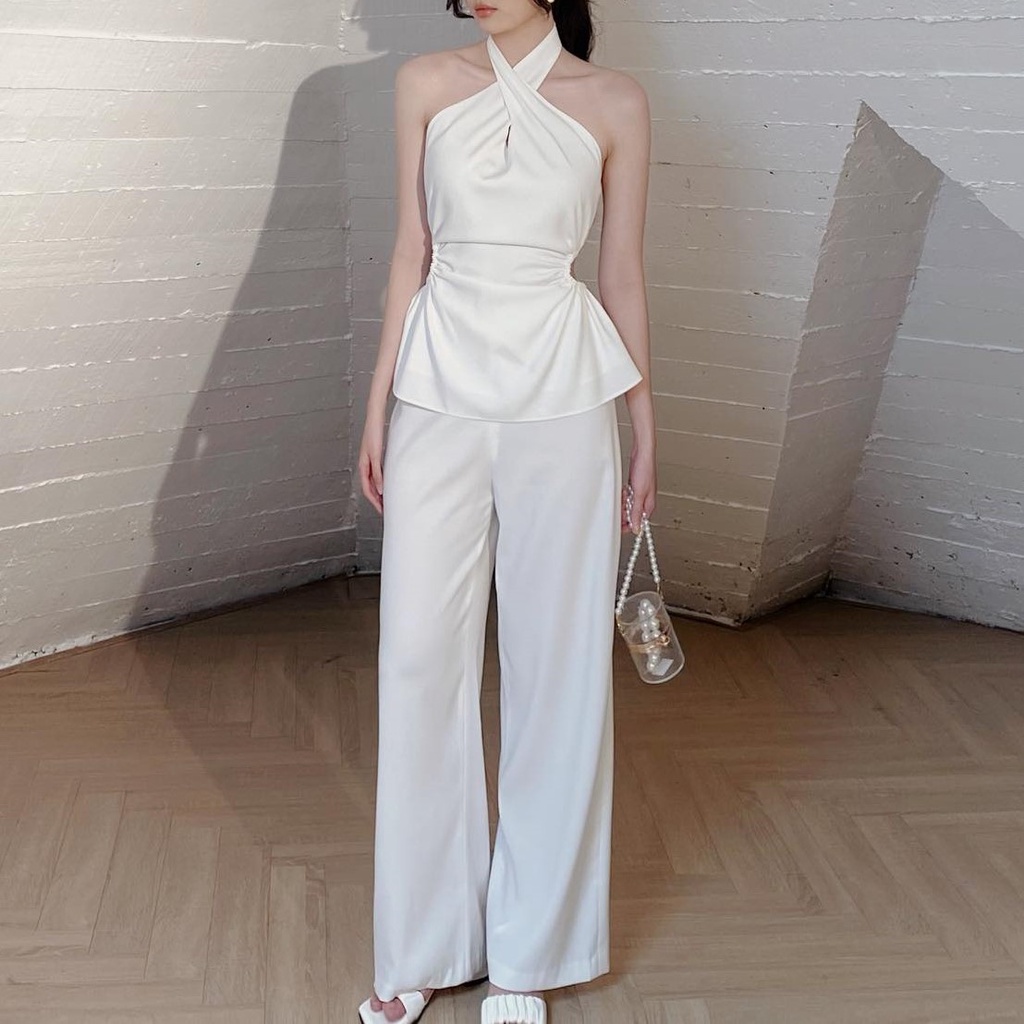 Áo croptop trắng cổ yếm hở lưng