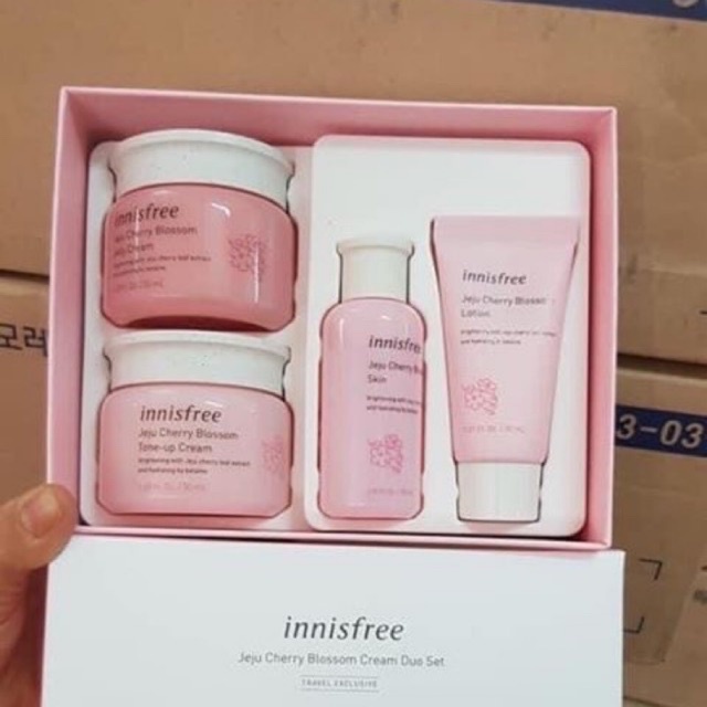 BỘ KEM DƯỠNG TRẮNG DA/ Bộ Dưỡng Ẩm, Trắng Da Chiết Xuất Lá Hoa Anh Đào Innisfree Jeju Cherry Blossom Cream Duo Set