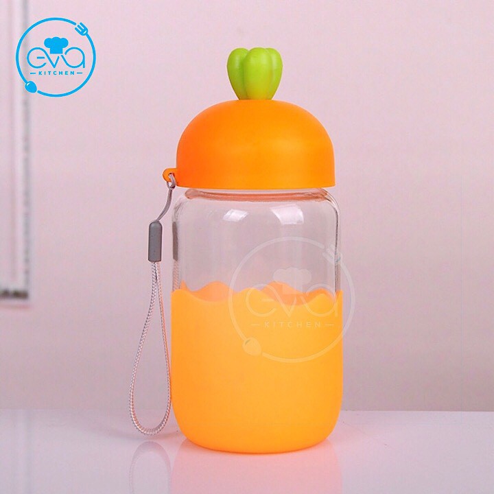 Bình Nước Thủy Tinh Nắp Củ Cải Thân Bọc Silicone 300ml