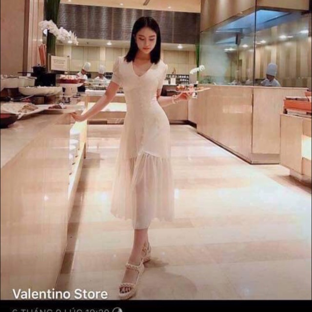 Đầm voan trắng đuôi cá