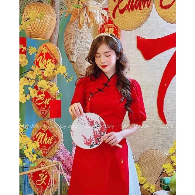 Set áo dài đỏ cổ tàu kèm chân vây midi trắng dập ly dáng dài lưới