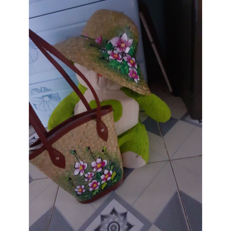 Bộ đôi túi và nón cỏ bàng