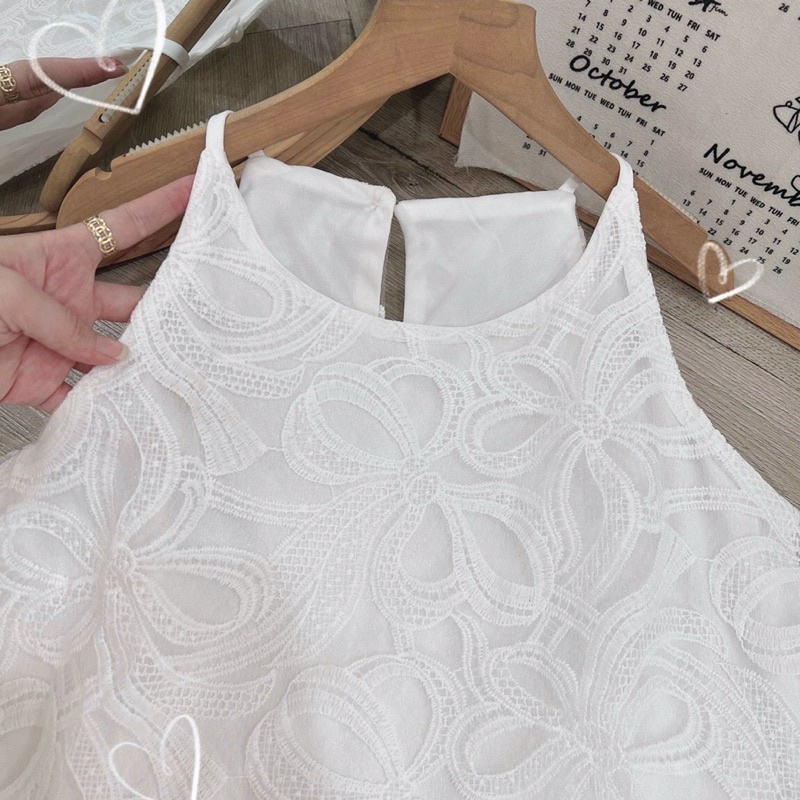 Đầm cổ yếm ren dài