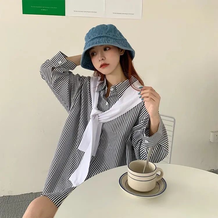 Áo Sơ Mi Tay Dài Dáng Rộng Họa Tiết Kẻ Sọc Phong Cách Hồng Kông Cổ Điển Thời Trang 2022 Mới Cho Nữ