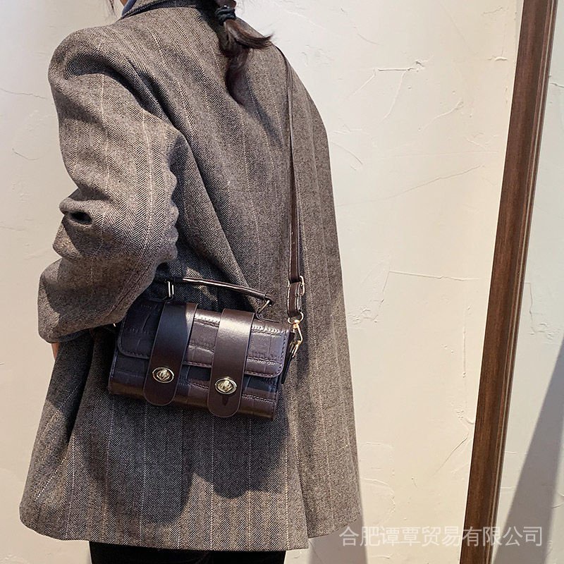 Túi Đeo Một Bên Vai Phong Cách Hong Kong Thời Trang Thu Đông 2021 Với Phong Cách Mới Dễ Phối Đồ Cho Bạn Gái WHM7