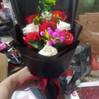 Bó hoa hồng sáp đỏ trắng 9 bông