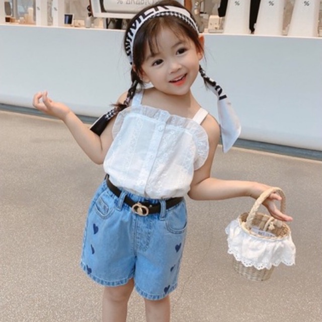 Set Bé Gái Áo Ren 2 Dây Phối Quần Bò Thêu Trái Tim Size 8-19kg