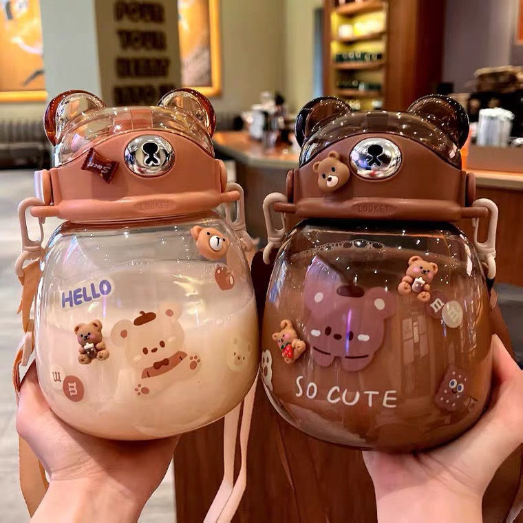 Bình nước cute hình gấu 1300ml dễ thương có quai xách và ống hút cô gái, bình đựng nước cho bé