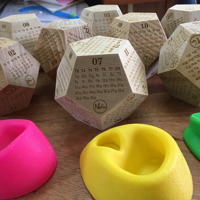 Lịch gỗ phong thuỷ âm dương để bàn 2020 | BigBuy360 - bigbuy360.vn