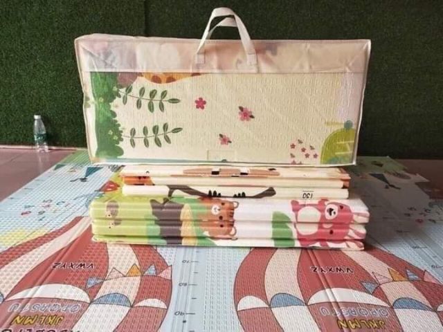 Thảm xốp gấp gọn 1m8x2m