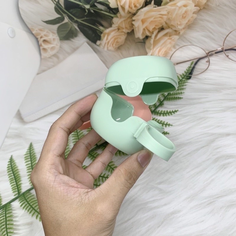 Hộp đựng ti giả, núm ti cho bé có móc treo an toàn và tiện lợi