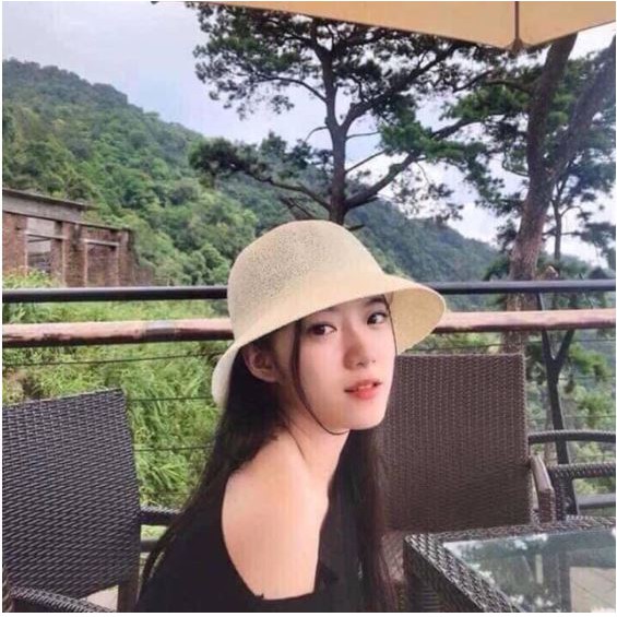 Mũ cói đi biển chữ M sang chảnh