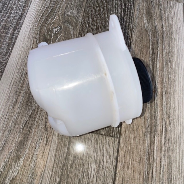 Sản phẩm gia đình làm: Bình dầu trợ lực lái dầu phanh chế làm lọ nước 140/1 vòi tròn