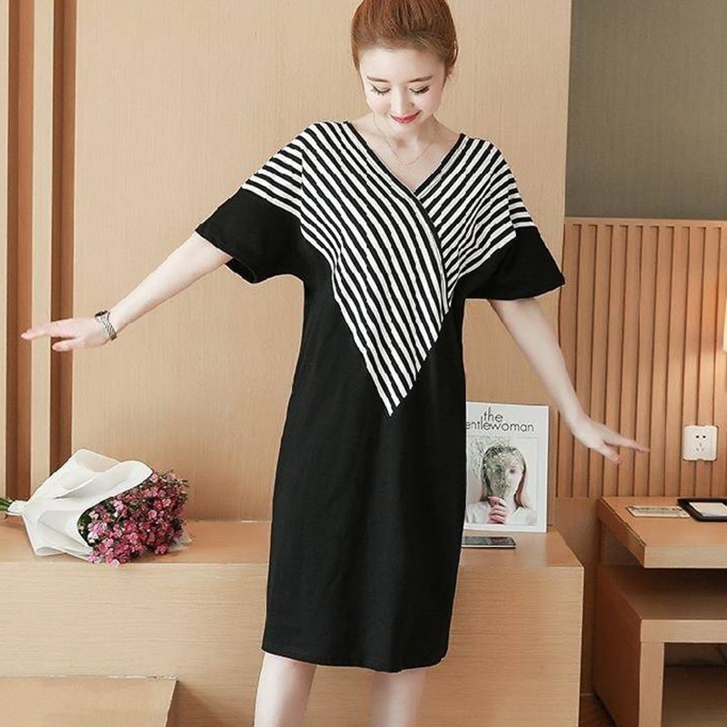 Đầm xuông tay ngắn kẻ sọc cổ V năng động | BigBuy360 - bigbuy360.vn