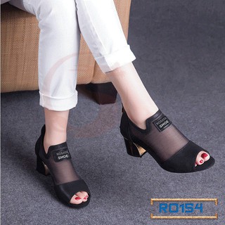 Giày boot nữ rosata cổ thấp 5cm hai màu đen kem ro154