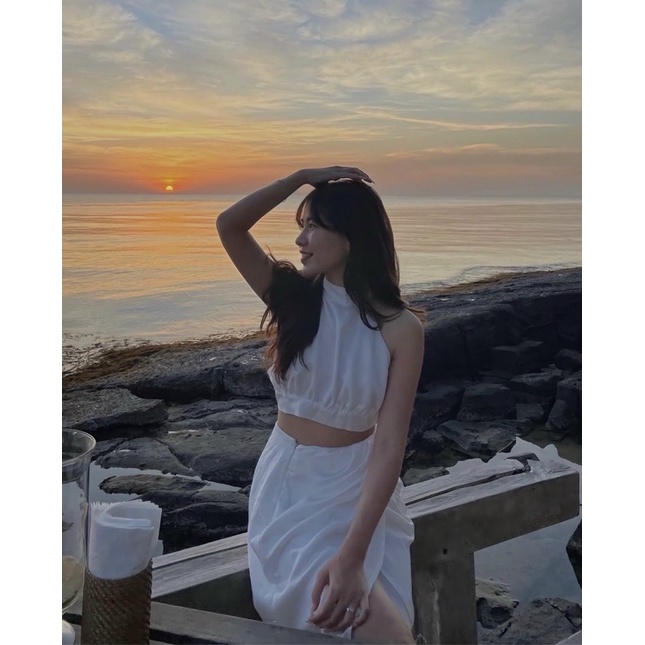 Set áo yếm trắng chân váy xẻ lưng thun