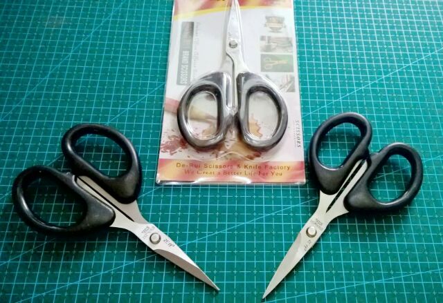 Kéo cắt giấy và vải - Mô hình nhà gỗ búp bê dollhouse DIY