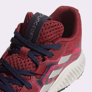 Giày Adidas
