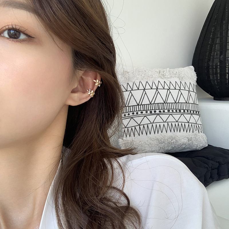  Khuyên kẹp vành tai hình chiếc lá đơn giản phong cách Hàn Quốc