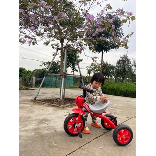 xe đạp trẻ em-con bo binh nuoc