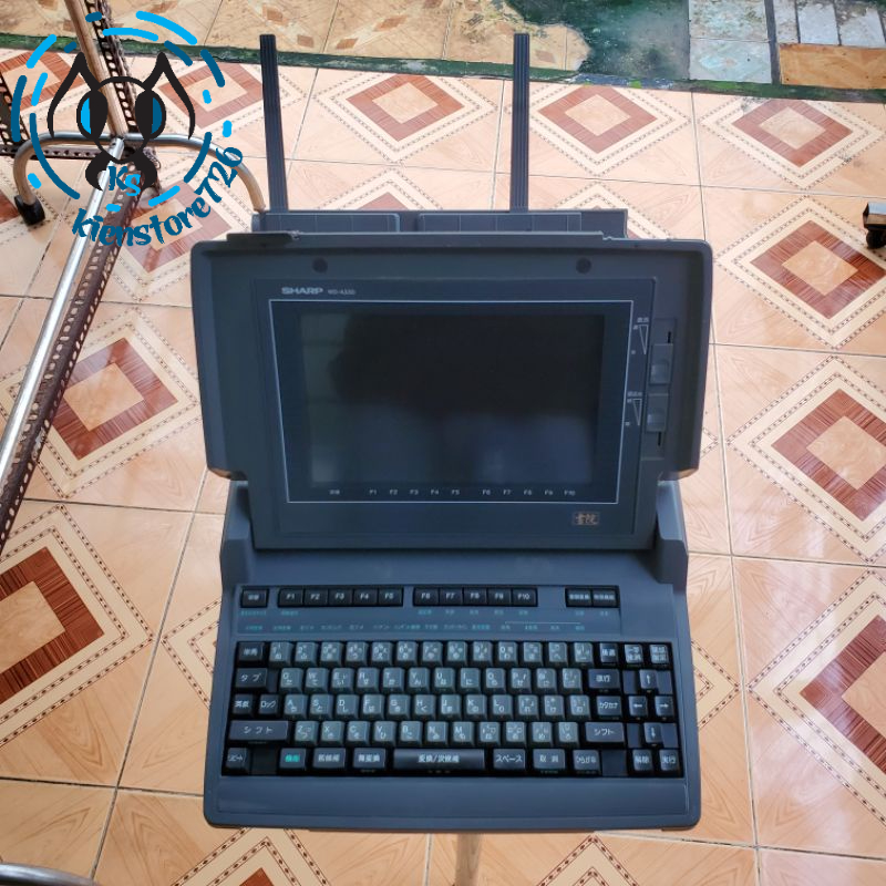 Laptop cổ đại trưng bày, sưu tầm .kienstore358