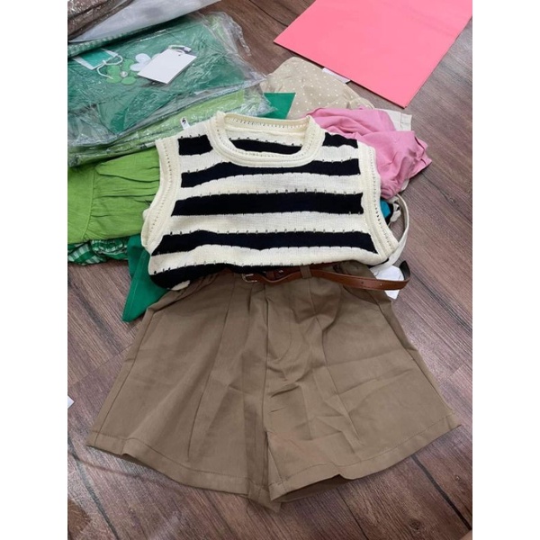 Sét đồ kèm nịt cho bé gái. Sét áo ba lỗ kèm quần short , set áo len Mongtigo kẻ phối quần kaki