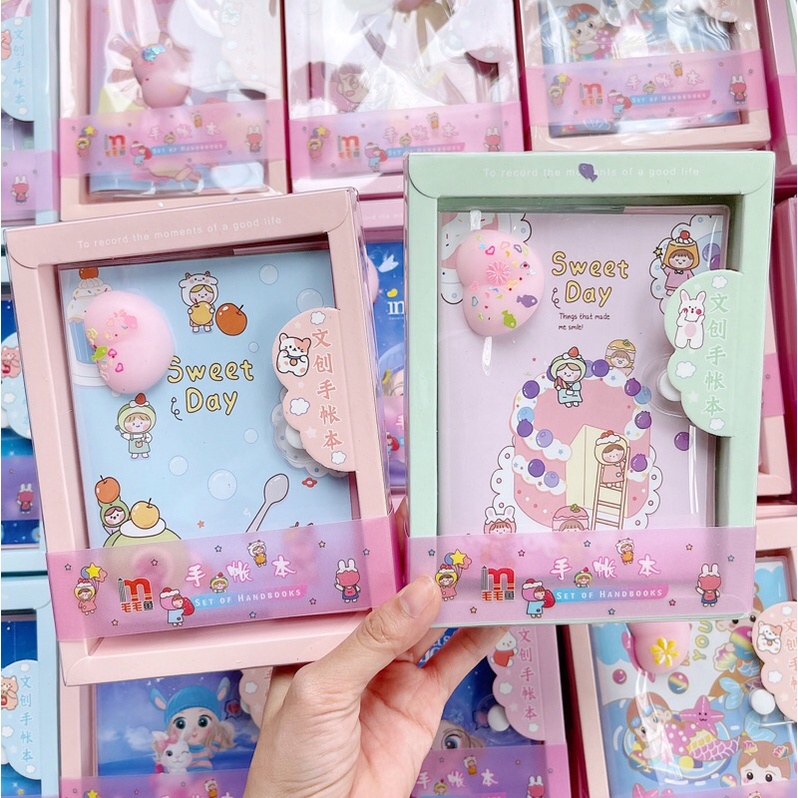 Sổ tay kim tuyến gắn mochi thư giãn có hộp đựng