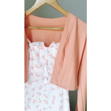 Pass Set Váy hai dây hoa nhí hồng + Áo khoác croptop