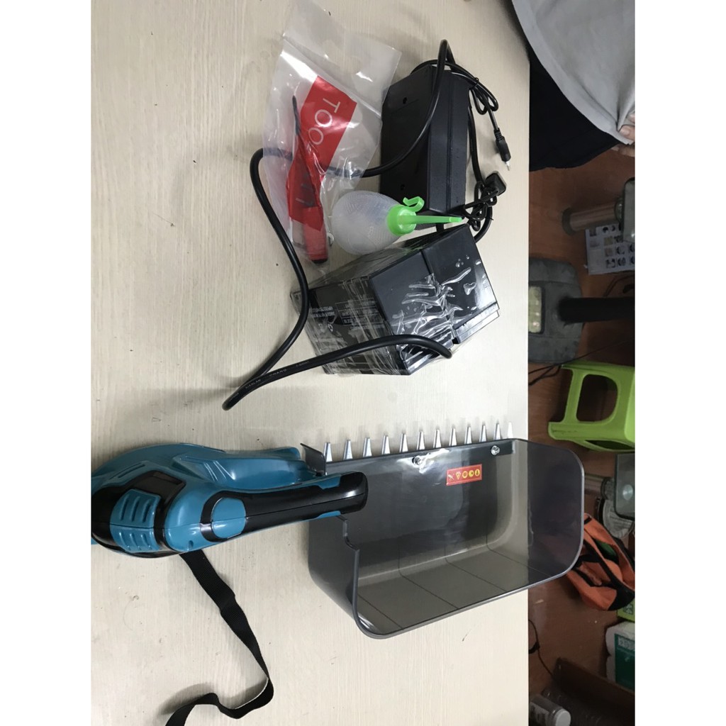 Máy hái chè mini cầm tay 24V Cắt liên tục 6-8h