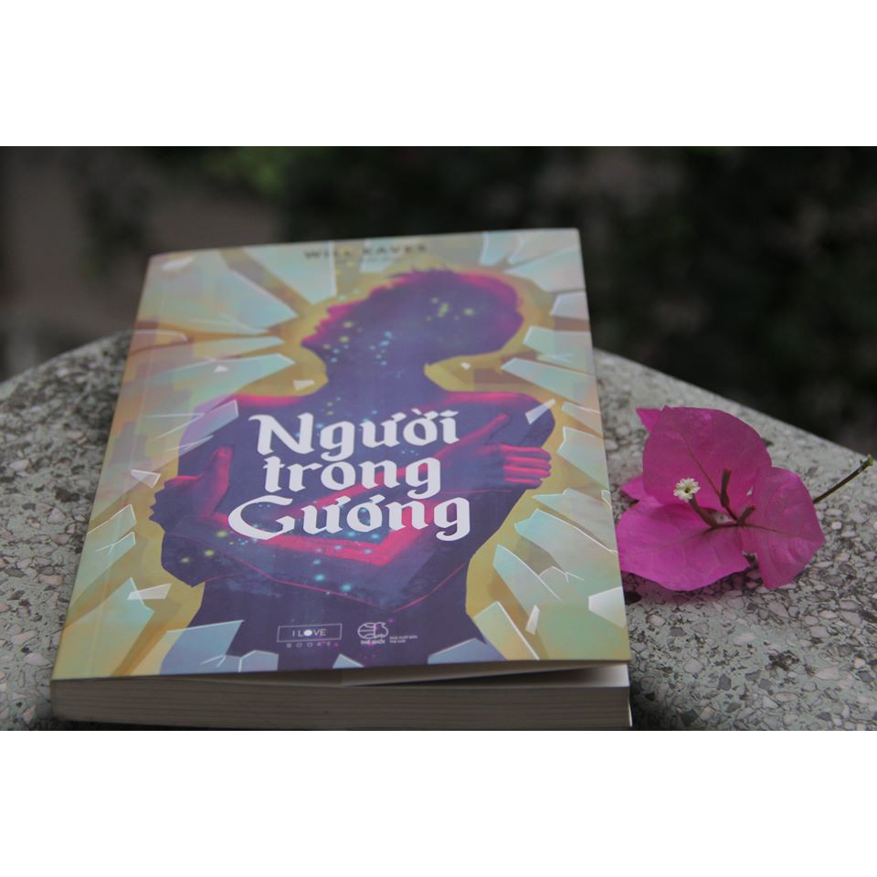 Sách - Người Trong Gương