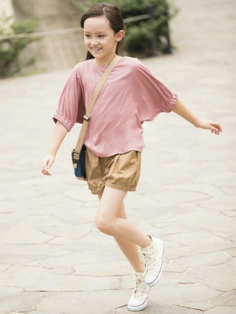 Sale Áo uniqlo bé gái sz110-140 chỉ còn 89k