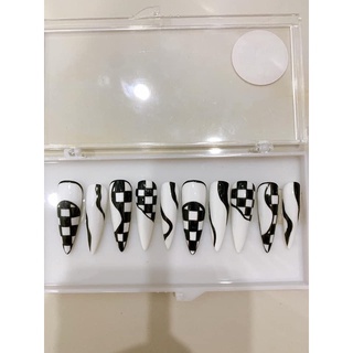 Nailbox - móng up thiết kế - caro trắng đen