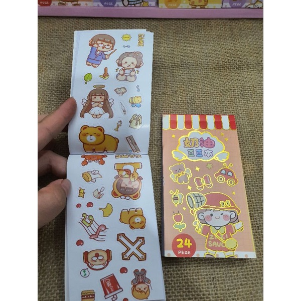 1 cuốn sổ sticker 24 trang, size 13cm, mã PZY-820, có clip