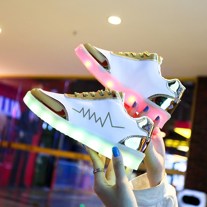 Giày Thể Thao Đế Gắn Đèn led Phát Sáng Có Cổng Sạc USB Cho Nam Và Nữ size 31-44