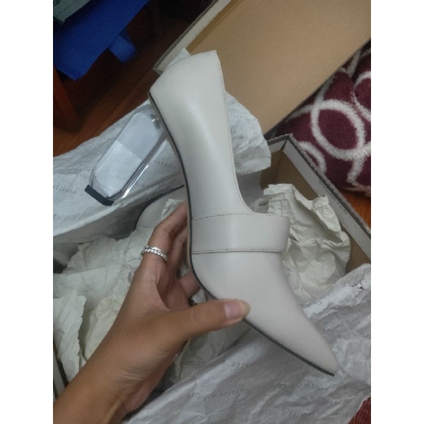 Giày cao gót Charles Keith size 37 hàng trưng bày