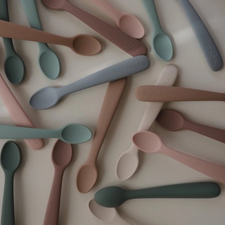 Mushie set 2 thìa ăn silicone
